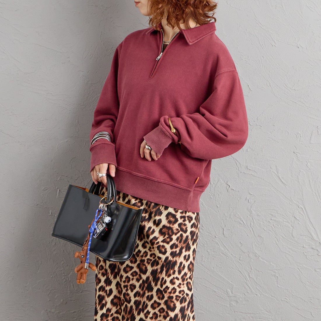 UNIVERSAL OVERALL [ユニバーサルオーバーオール] 別注 ハーフジップポロスウェット [U2632206IN-JF] BURGUNDY &&モデル身長：158cm 着用サイズ：F&&