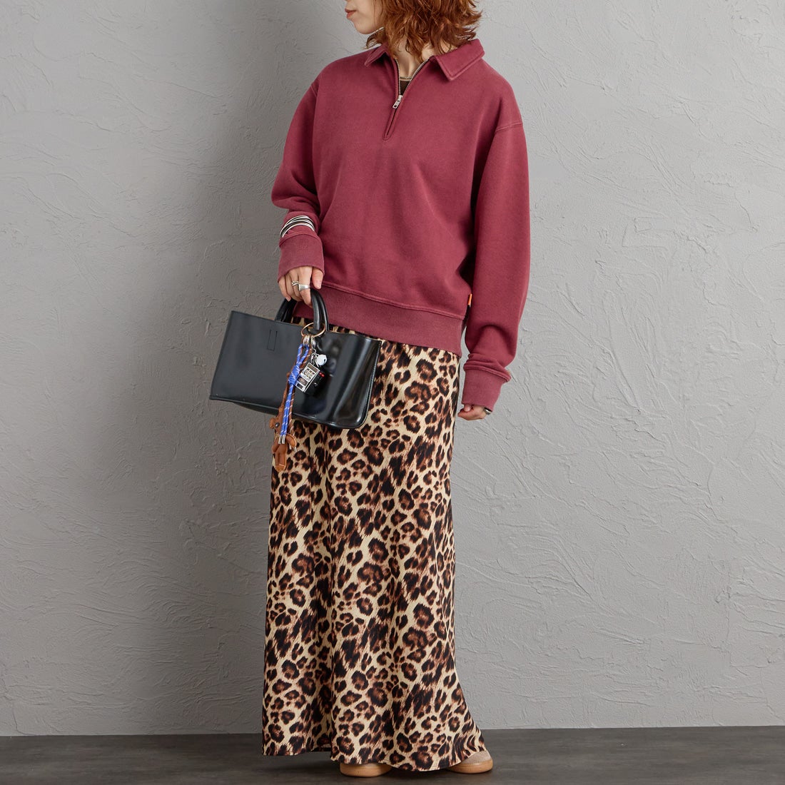 UNIVERSAL OVERALL [ユニバーサルオーバーオール] 別注 ハーフジップポロスウェット [U2632206IN-JF] BURGUNDY &&モデル身長：158cm 着用サイズ：F&&