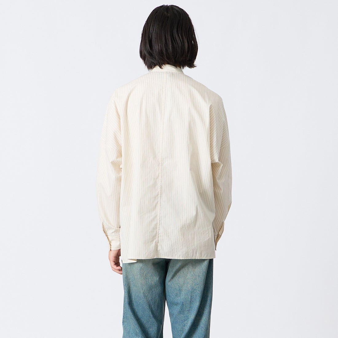 SLICK [スリック] ドビーピンストライプ オーバーサイズバンドカラーシャツ [5120313] 900 WHITE &&モデル身長：175cm 着用サイズ：1&&