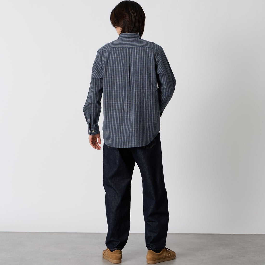 MANUAL ALPHABET [マニュアルアルファベット] ブラッシュドツイルチェック レギュラーカラーシャツ [MA-S-855] NVY/GRY &&モデル身長：177cm 着用サイズ：2&&