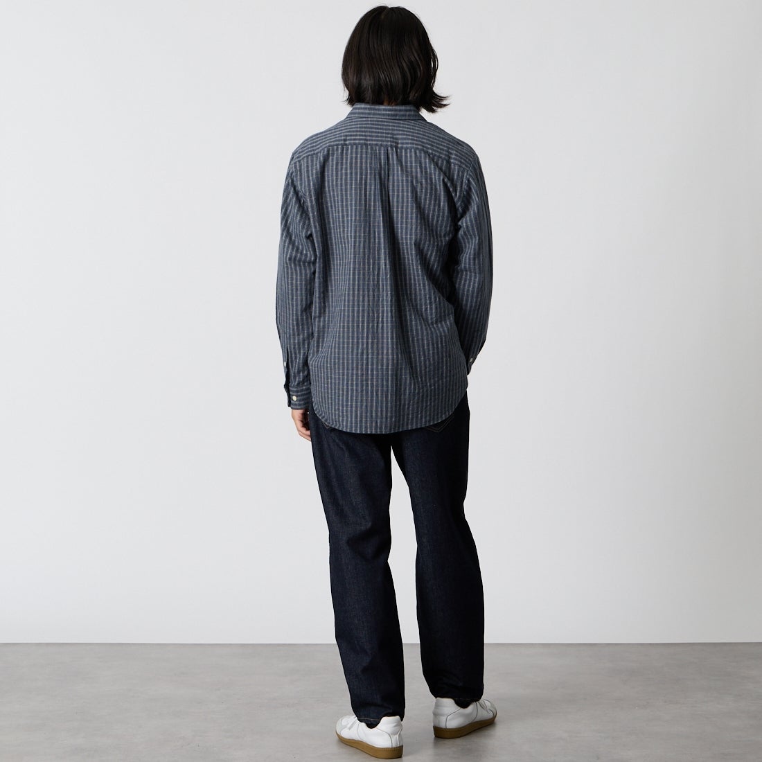 MANUAL ALPHABET [マニュアルアルファベット] ブラッシュドツイルチェック レギュラーカラーシャツ [MA-S-855] NVY/GRY &&モデル身長：175cm 着用サイズ：2&&