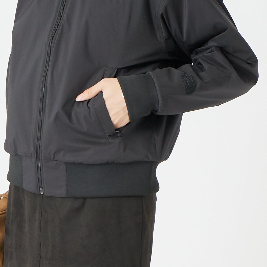 THE NORTH FACE [ザ ノースフェイス] リバーシブルテックエアー ラウンドネックジャケット [NTW62580] K &&モデル身長：162cm 着用サイズ：M&&