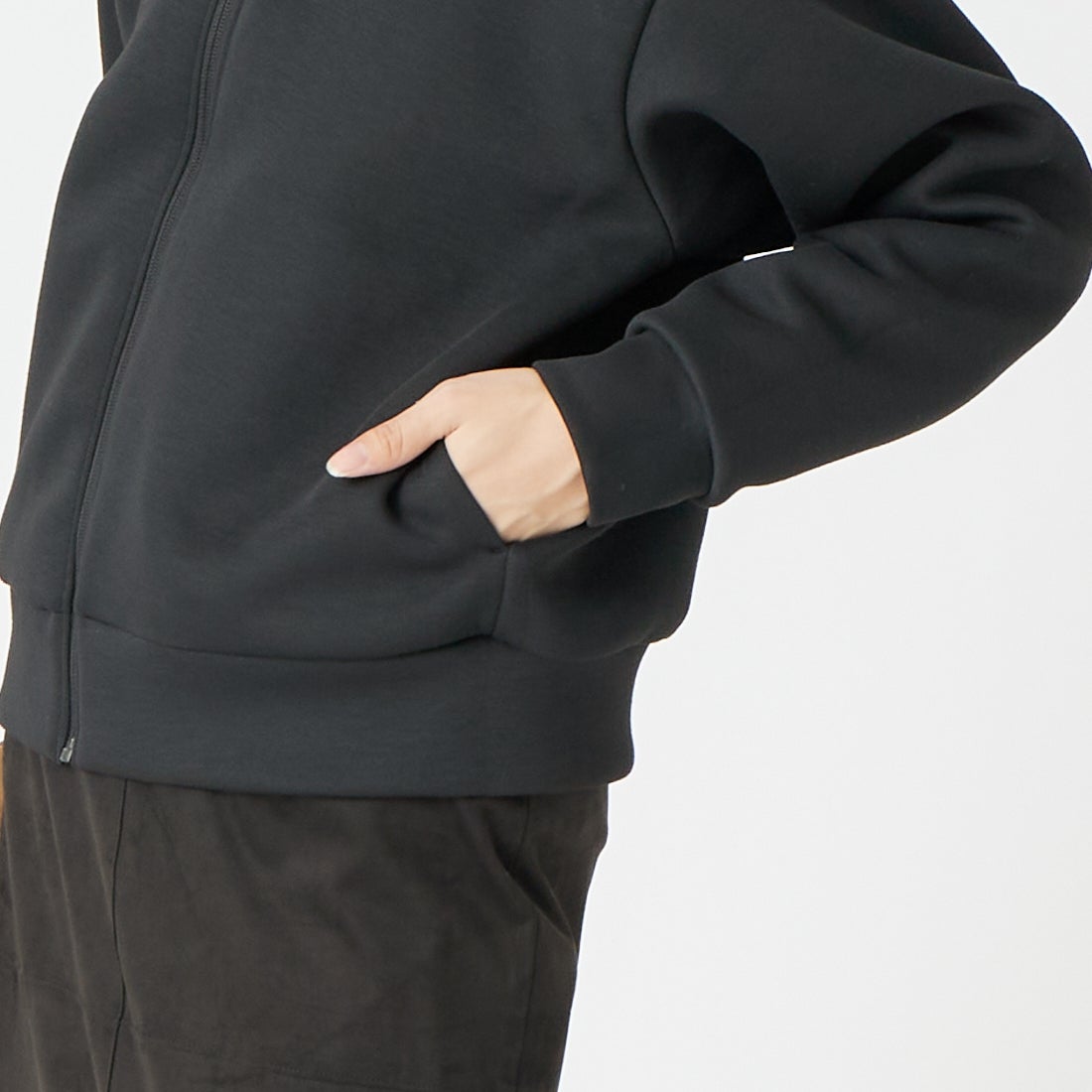 THE NORTH FACE [ザ ノースフェイス] リバーシブルテックエアー ラウンドネックジャケット [NTW62580] K &&モデル身長：162cm 着用サイズ：M&&