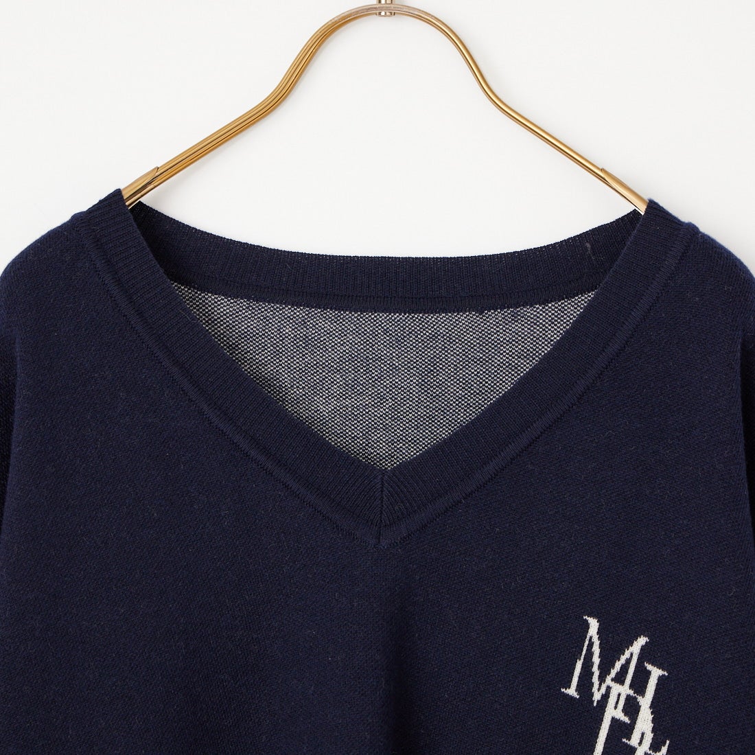 MICA&DEAL × JEANSFACTORY [マイカアンドディール × ジーンズファクトリー] 別注 ワンポイントロゴ Vネックニットプルオーバー [0126408364-JF] NAVY
