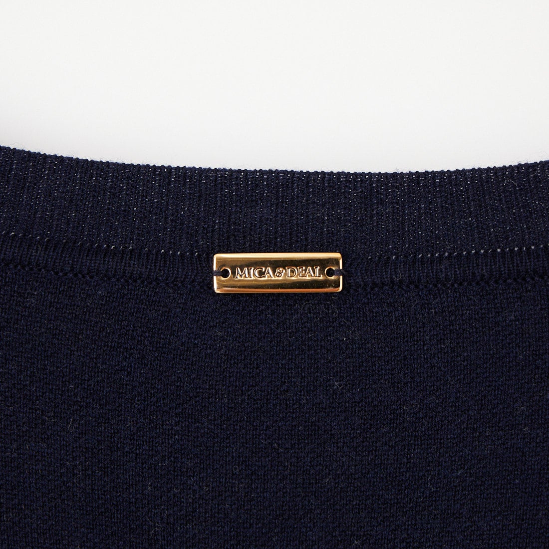 MICA&DEAL × JEANSFACTORY [マイカアンドディール × ジーンズファクトリー] 別注 ワンポイントロゴ Vネックニットプルオーバー [0126408364-JF] NAVY