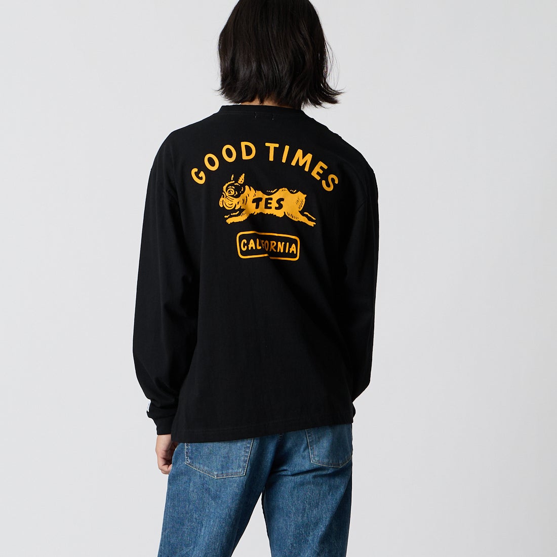 The Endless Summer [エンドレスサマー] GOOD TIME フロッキープリントロングスリーブTシャツ [1280-26774312] 01 BLACK &&モデル身長：175cm 着用サイズ：M&&