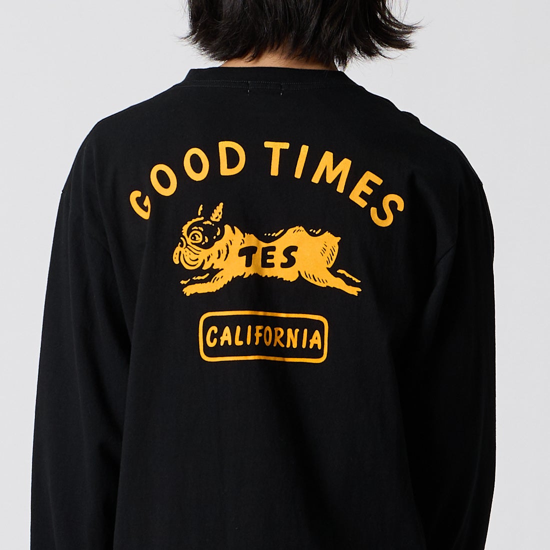 The Endless Summer [エンドレスサマー] GOOD TIME フロッキープリントロングスリーブTシャツ [1280-26774312] 01 BLACK &&モデル身長：175cm 着用サイズ：M&&