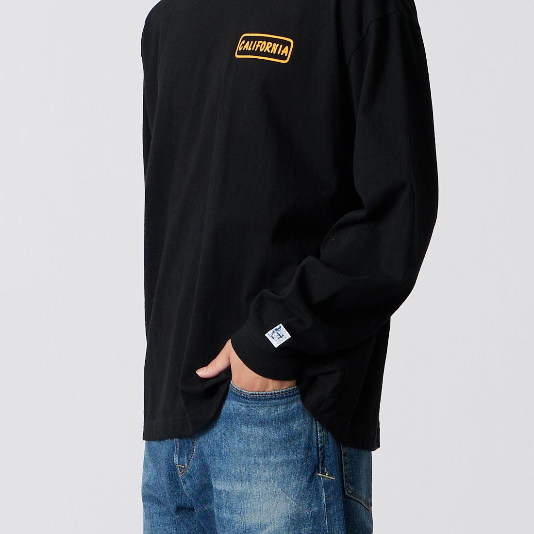 The Endless Summer [エンドレスサマー] GOOD TIME フロッキープリントロングスリーブTシャツ [1280-26774312] 01 BLACK &&モデル身長：175cm 着用サイズ：M&&