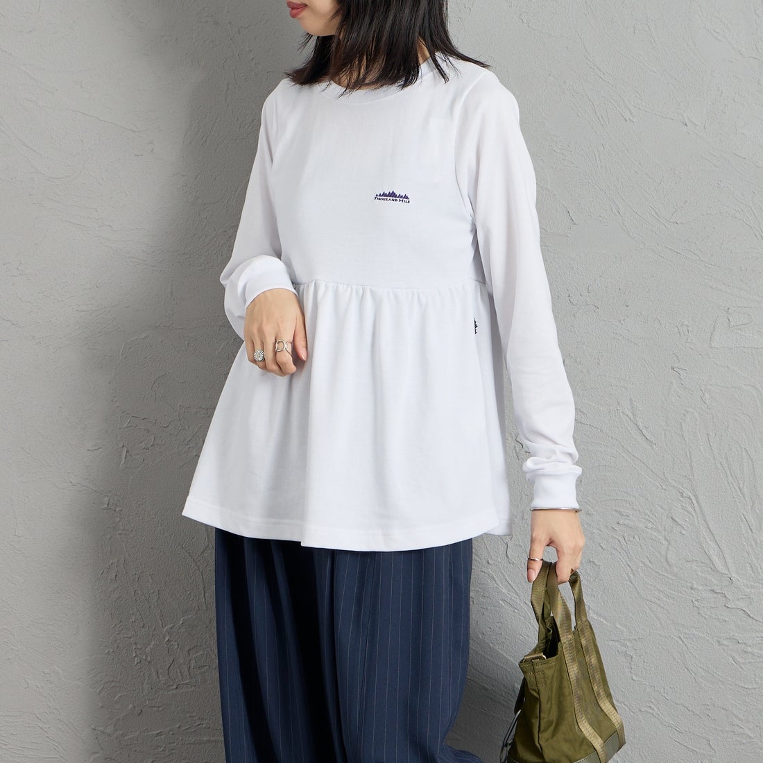 01 WHITE&&モデル身長：162cm 着用サイズ：F&&