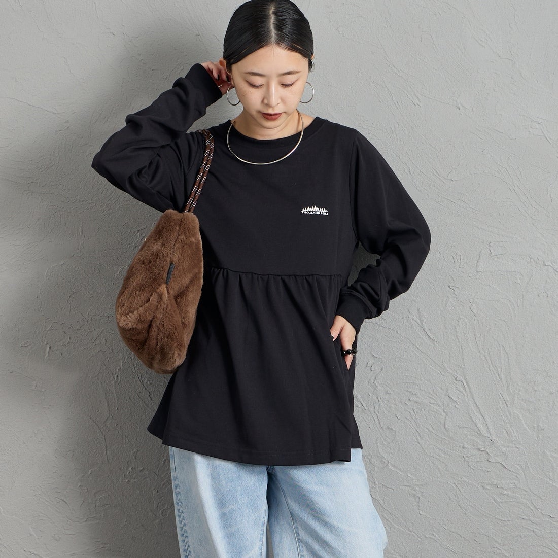 THOUSAND MILE [サウザンド マイル] ウエストギャザー ロングスリーブTシャツ [TM262TC00072] 09 BLACK &&モデル身長：150cm 着用サイズ：F&&