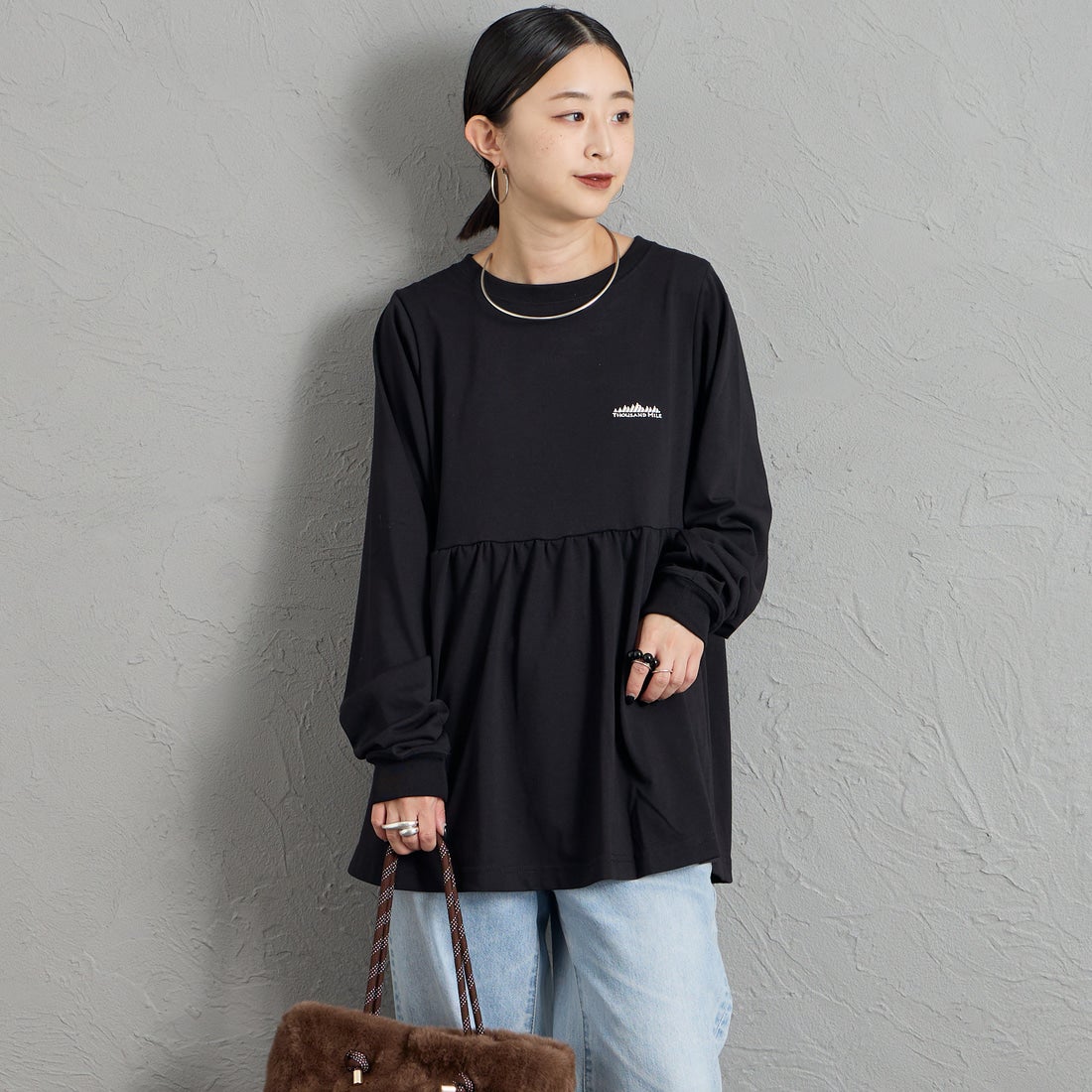 THOUSAND MILE [サウザンド マイル] ウエストギャザー ロングスリーブTシャツ [TM262TC00072] 09 BLACK &&モデル身長：150cm 着用サイズ：F&&