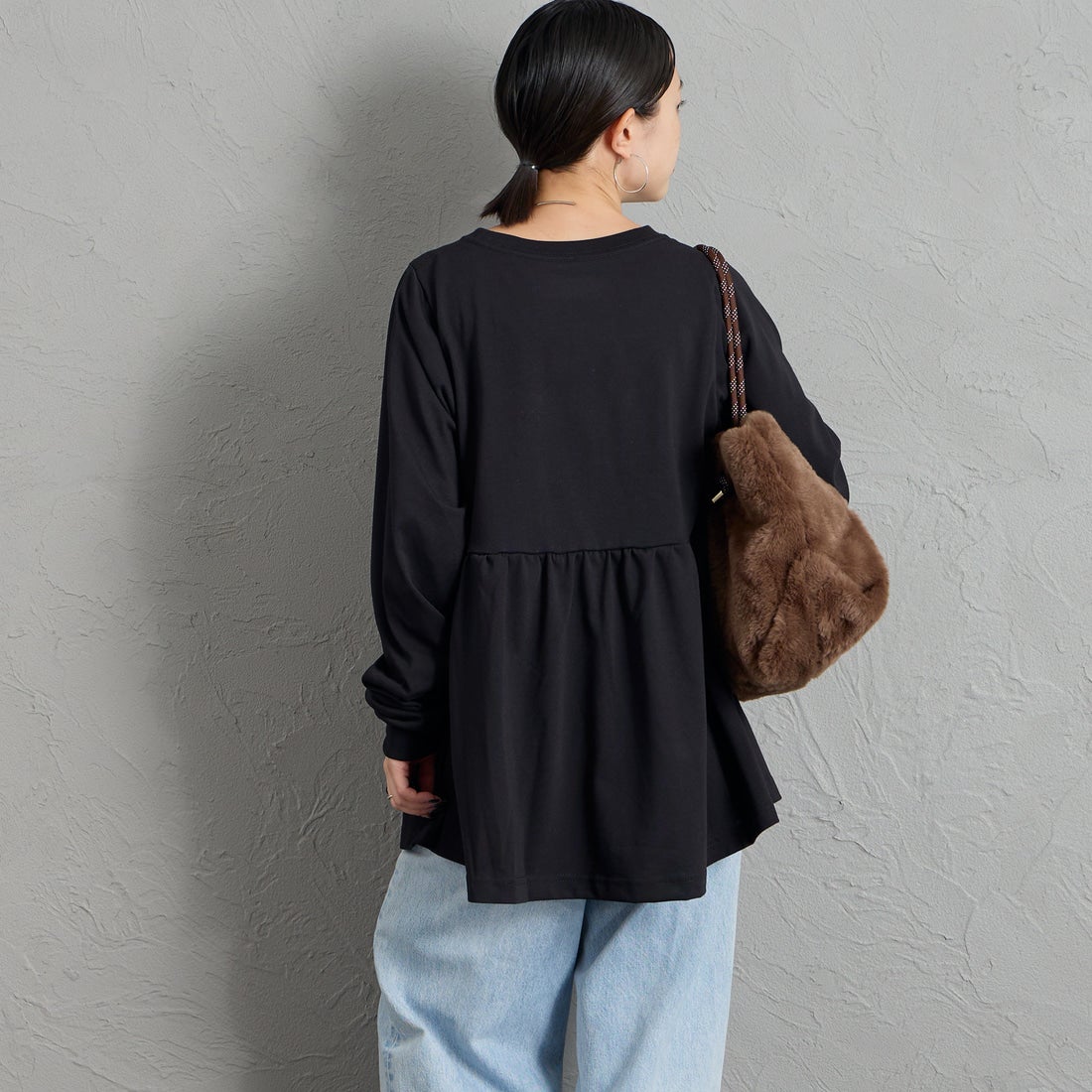 THOUSAND MILE [サウザンド マイル] ウエストギャザー ロングスリーブTシャツ [TM262TC00072] 09 BLACK &&モデル身長：150cm 着用サイズ：F&&