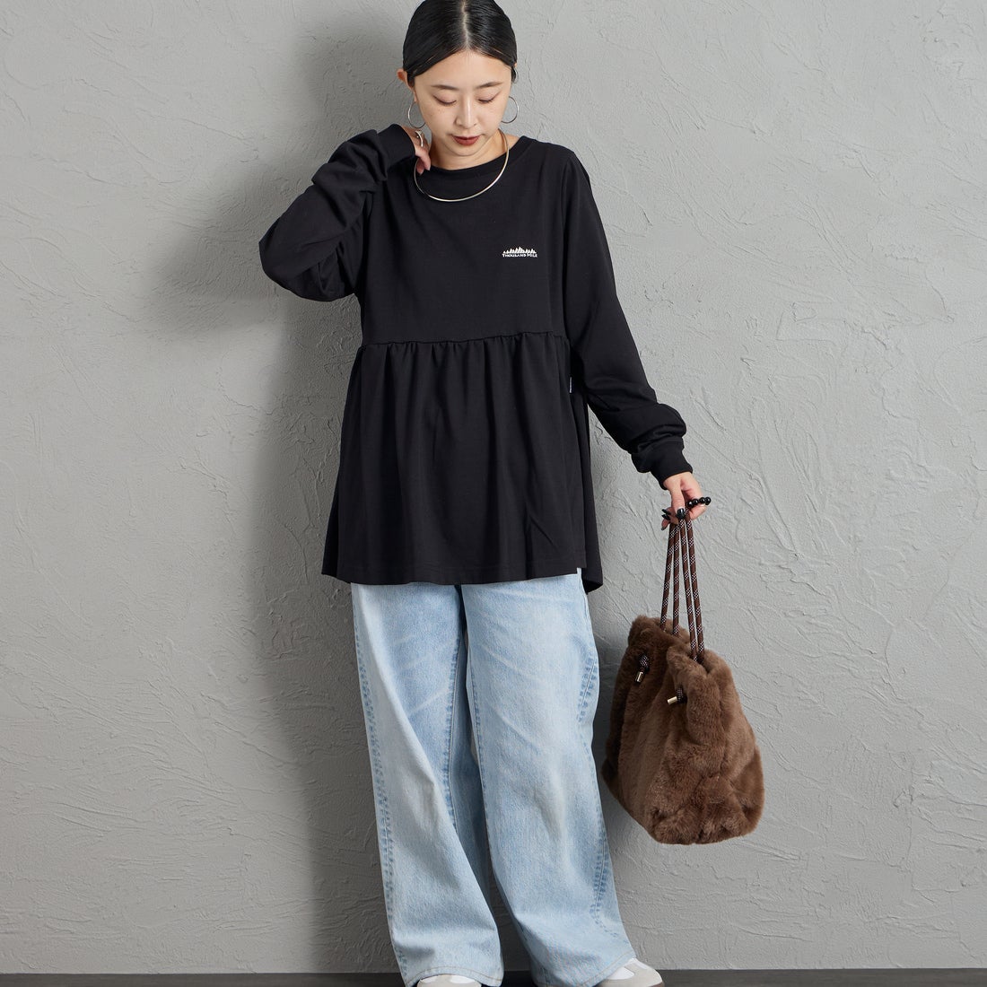 THOUSAND MILE [サウザンド マイル] ウエストギャザー ロングスリーブTシャツ [TM262TC00072] 09 BLACK &&モデル身長：150cm 着用サイズ：F&&