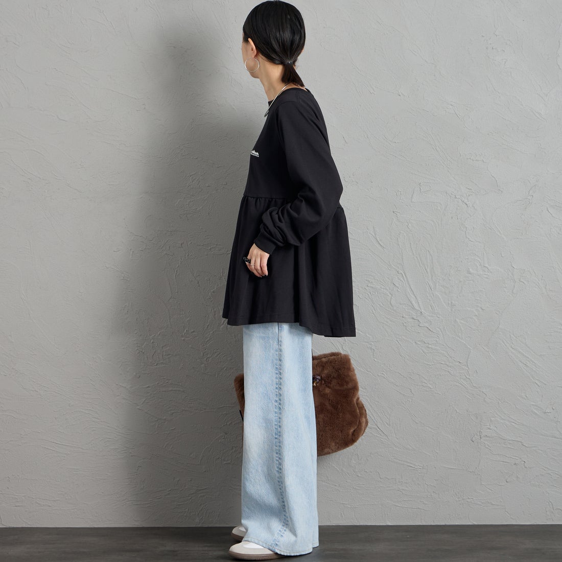 THOUSAND MILE [サウザンド マイル] ウエストギャザー ロングスリーブTシャツ [TM262TC00072] 09 BLACK &&モデル身長：150cm 着用サイズ：F&&