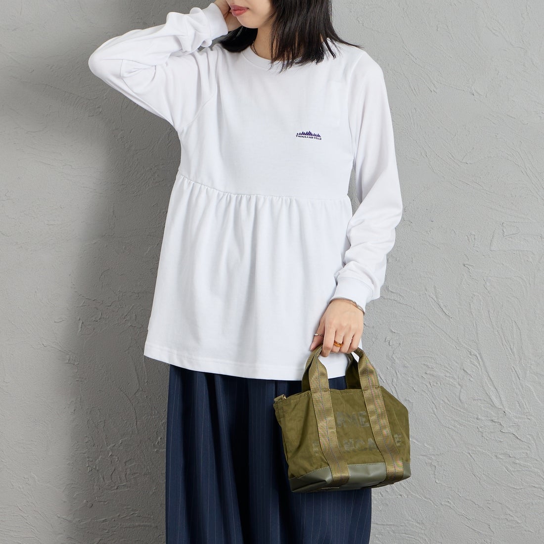 THOUSAND MILE [サウザンド マイル] ウエストギャザー ロングスリーブTシャツ [TM262TC00072] 01 WHITE &&モデル身長：162cm 着用サイズ：F&&