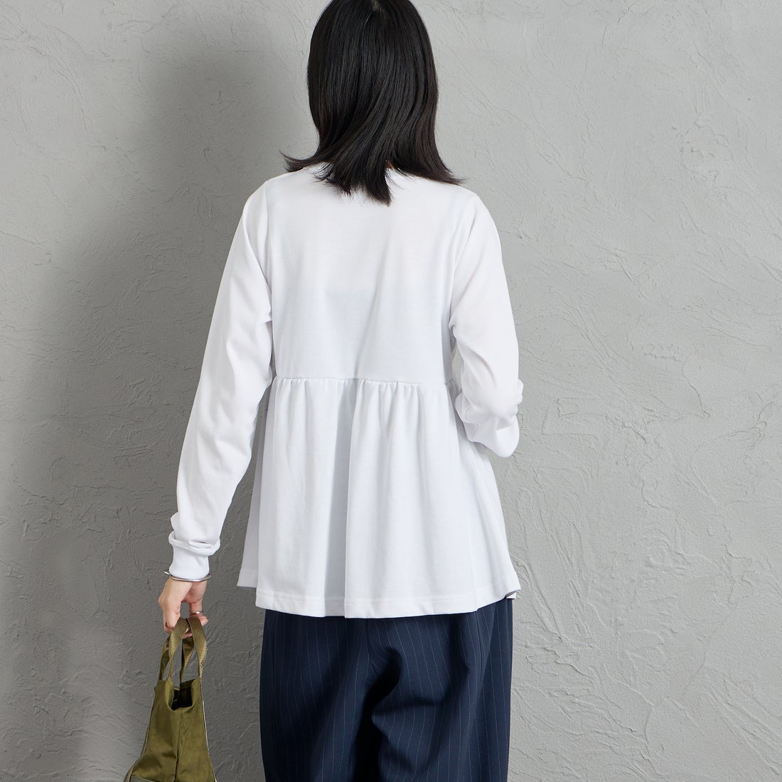 THOUSAND MILE [サウザンド マイル] ウエストギャザー ロングスリーブTシャツ [TM262TC00072] 01 WHITE &&モデル身長：162cm 着用サイズ：F&&