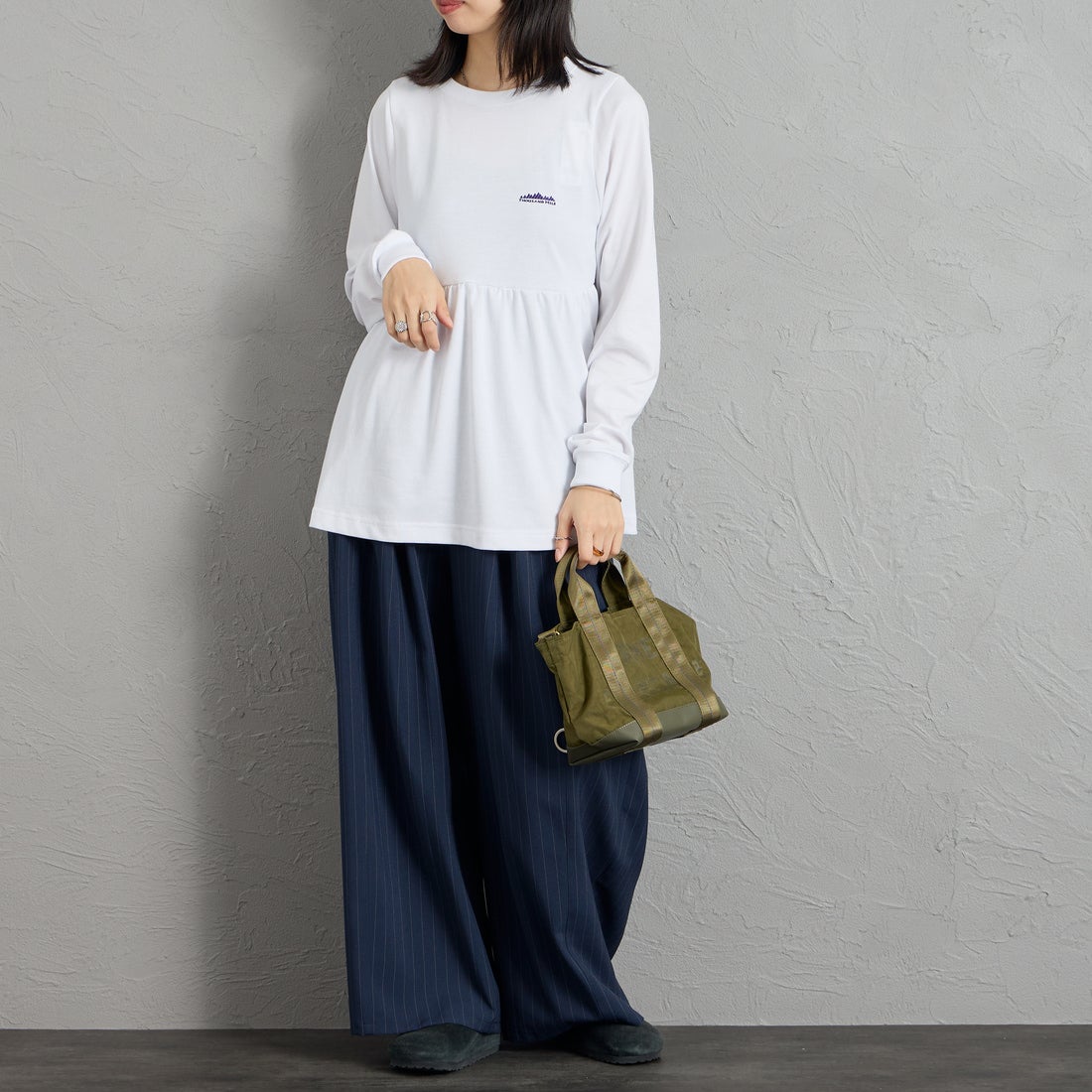 THOUSAND MILE [サウザンド マイル] ウエストギャザー ロングスリーブTシャツ [TM262TC00072] 01 WHITE &&モデル身長：162cm 着用サイズ：F&&