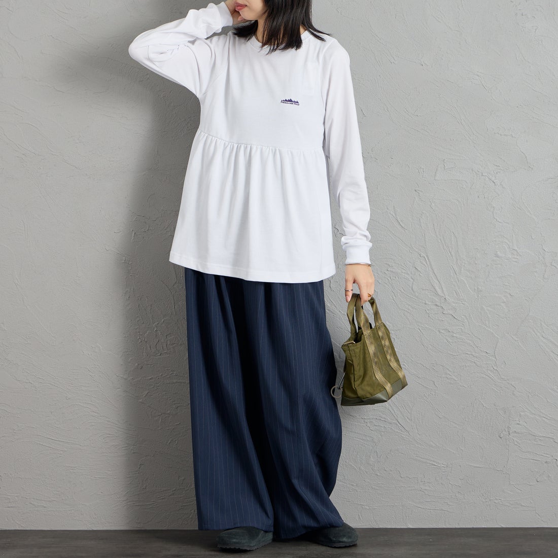THOUSAND MILE [サウザンド マイル] ウエストギャザー ロングスリーブTシャツ [TM262TC00072] 01 WHITE &&モデル身長：162cm 着用サイズ：F&&