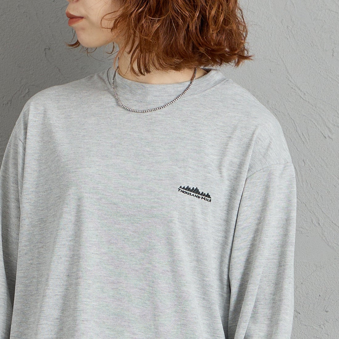 THOUSAND MILE [サウザンド マイル] ロングスリーブTシャツ [TM262TC00060] 15 MD.GRAY &&モデル身長：158cm 着用サイズ：S&&