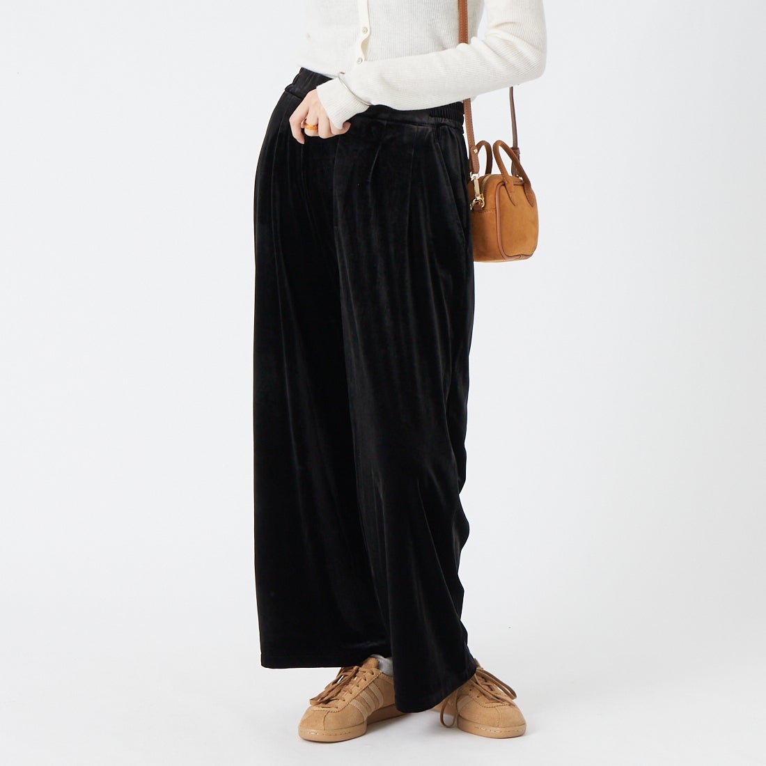 USINE [ユジーヌ] ベロアワイドパンツ [IN44-PT-6] BLK &&モデル身長：162cm 着用サイズ：36&&