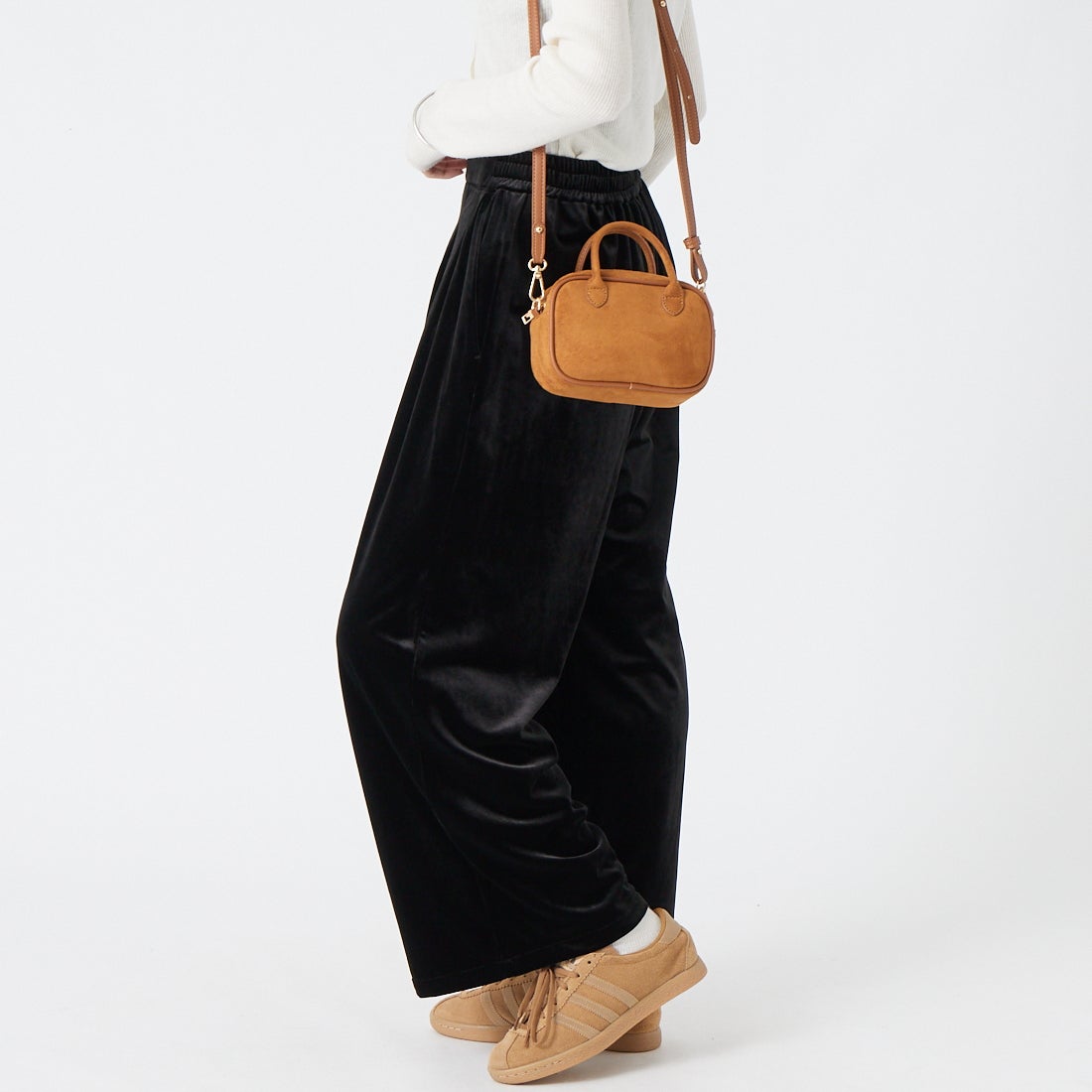 USINE [ユジーヌ] ベロアワイドパンツ [IN44-PT-6] BLK &&モデル身長：162cm 着用サイズ：36&&