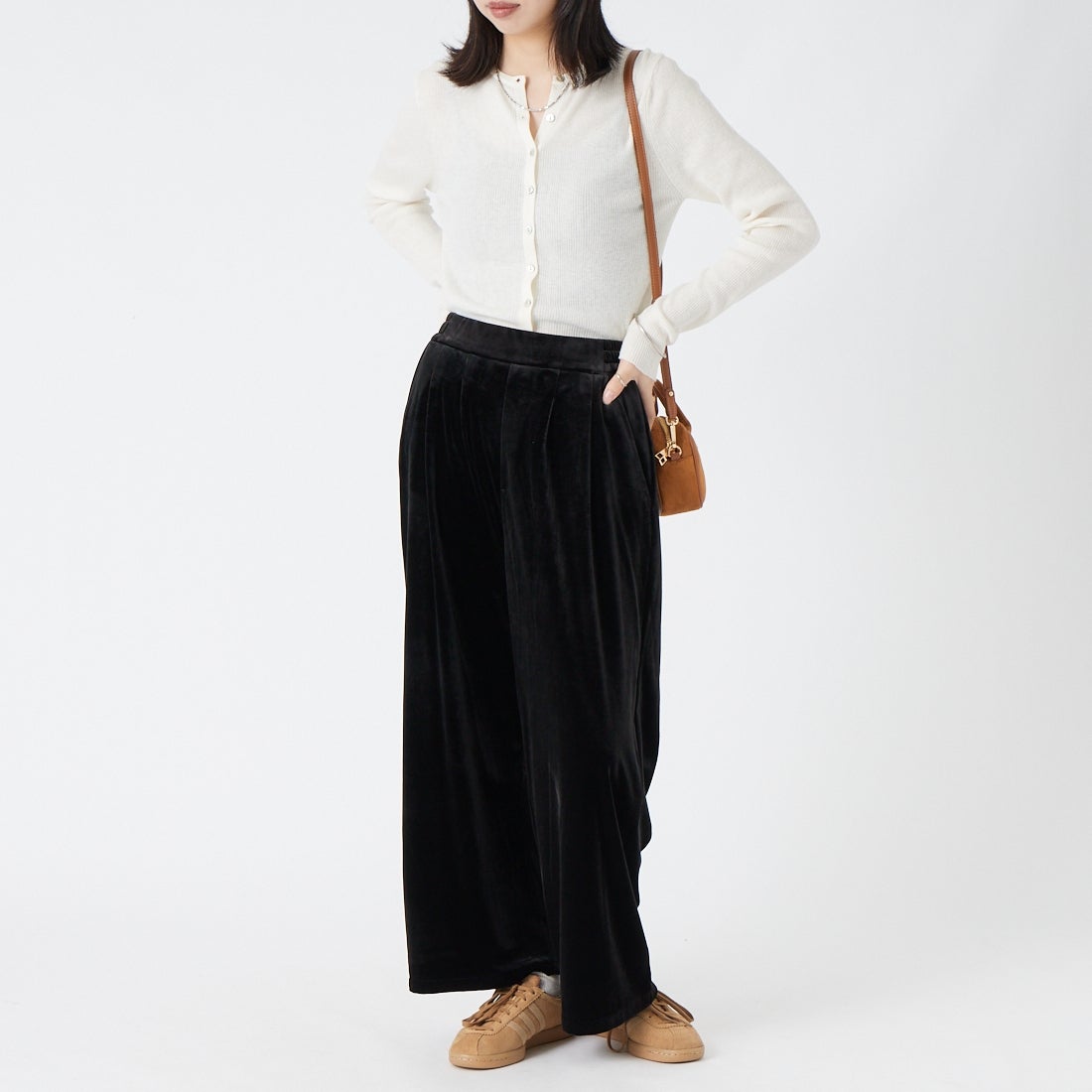 USINE [ユジーヌ] ベロアワイドパンツ [IN44-PT-6] BLK &&モデル身長：162cm 着用サイズ：36&&