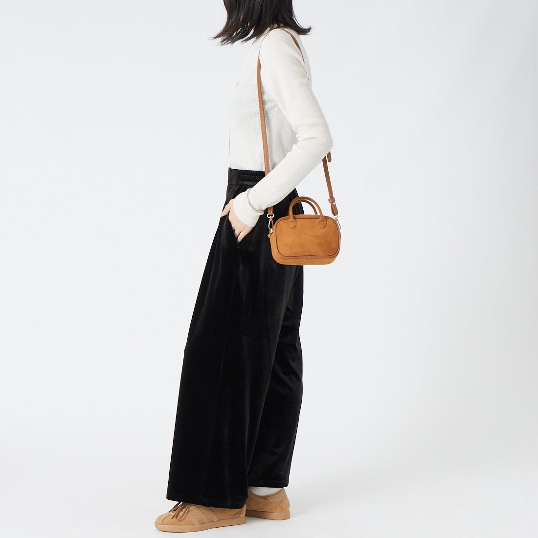 USINE [ユジーヌ] ベロアワイドパンツ [IN44-PT-6] BLK &&モデル身長：162cm 着用サイズ：36&&