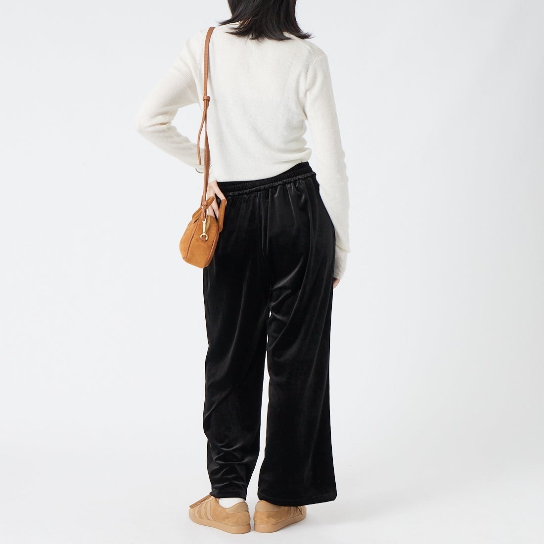 USINE [ユジーヌ] ベロアワイドパンツ [IN44-PT-6] BLK &&モデル身長：162cm 着用サイズ：36&&