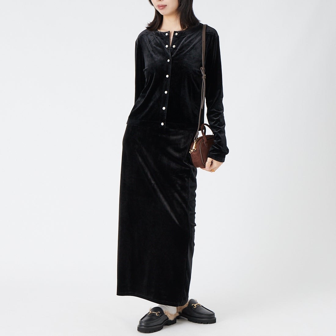 USINE [ユジーヌ] ベロアスナップカーディガン [IN5-CST-6] BLK &&モデル身長：162cm 着用サイズ：F&&