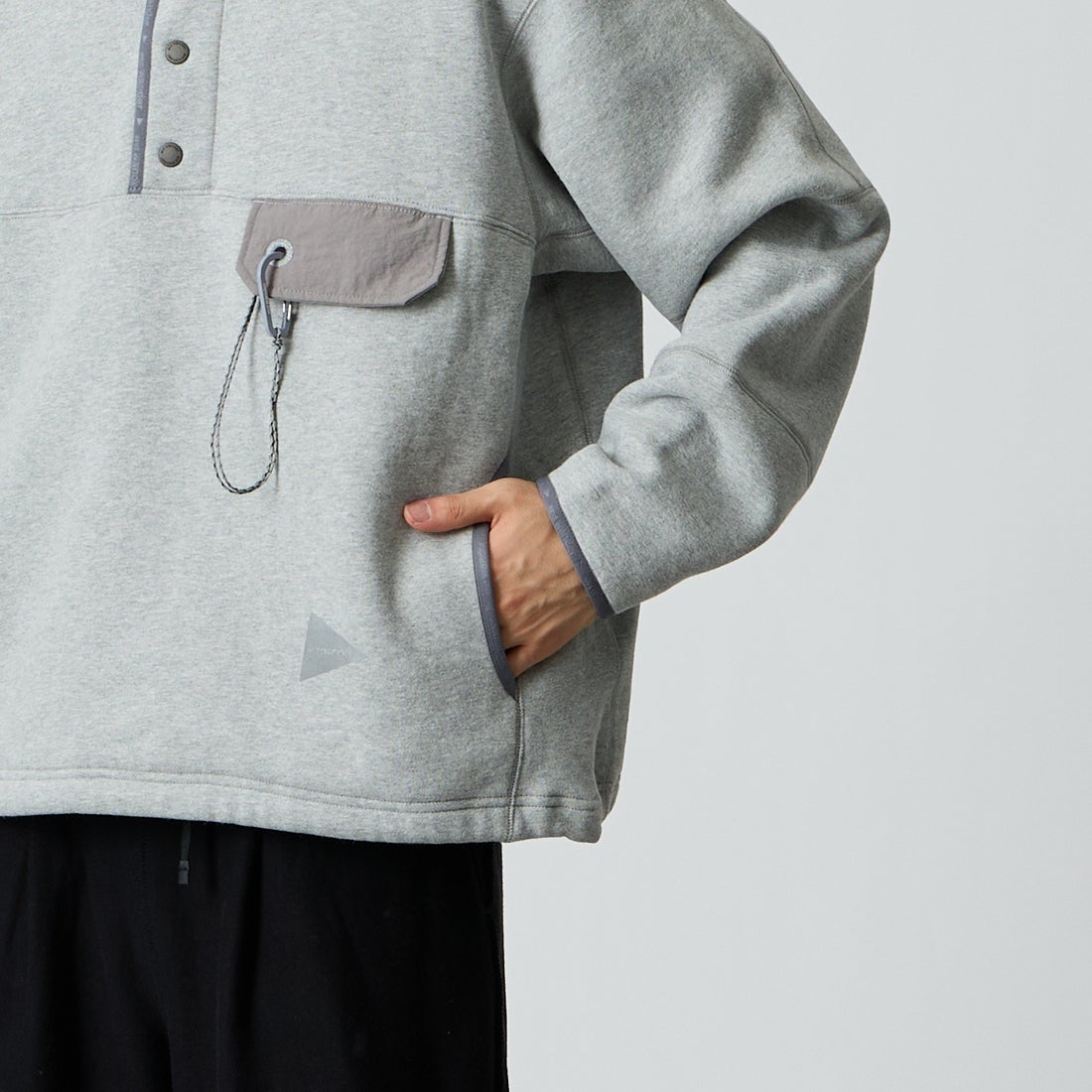 and wander [アンドワンダー] スウェットプルオーバー [5746284086] L.GRAY &&モデル身長：177cm 着用サイズ：M&&