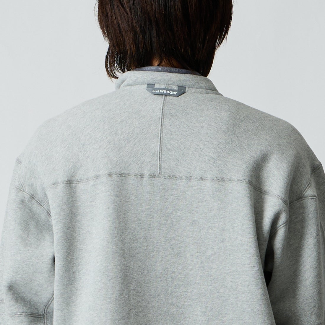 and wander [アンドワンダー] スウェットプルオーバー [5746284086] L.GRAY &&モデル身長：177cm 着用サイズ：M&&