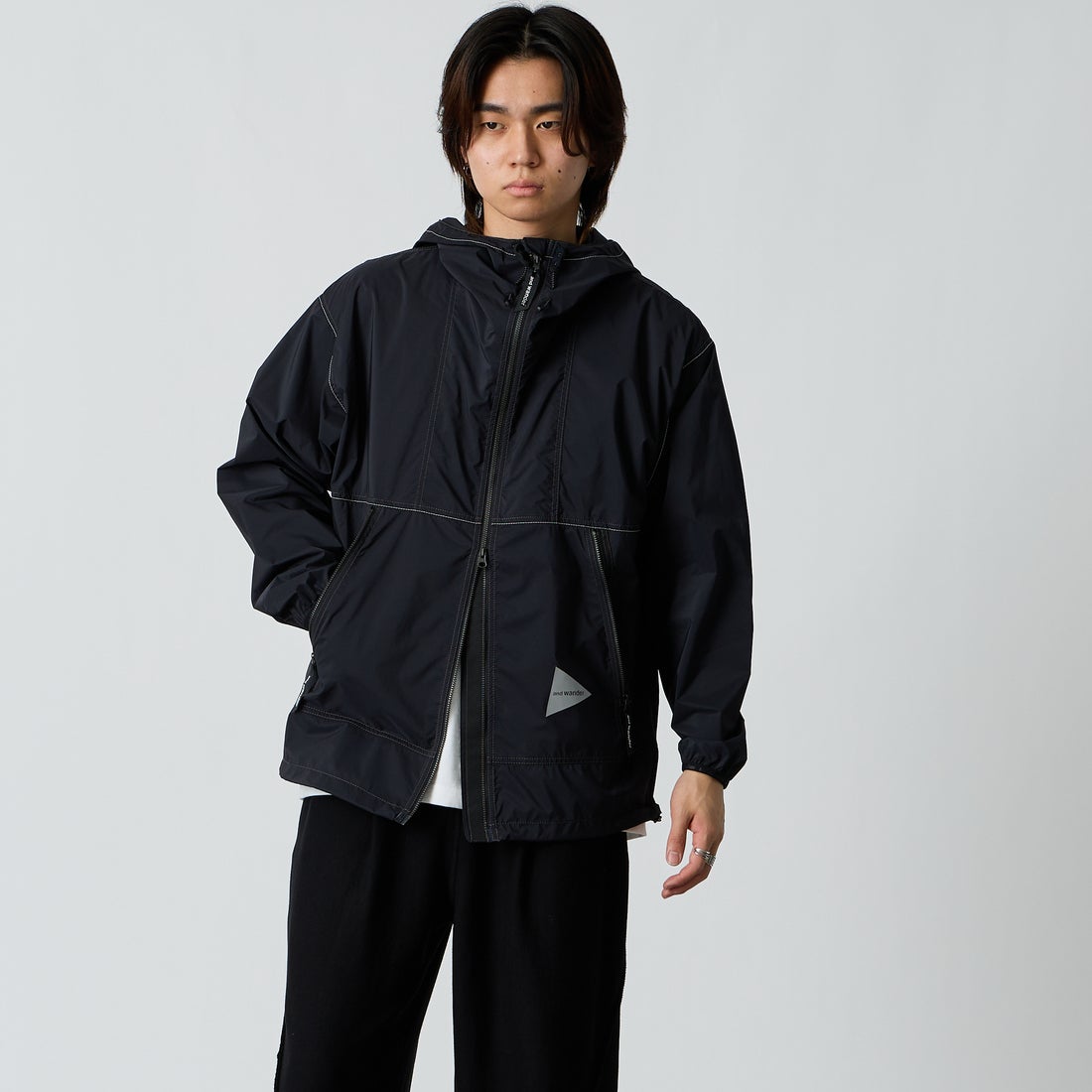 and wander [アンドワンダー] PERTEX ウィンドジャケット [5746921016] BLACK &&モデル身長：177cm 着用サイズ：M&&