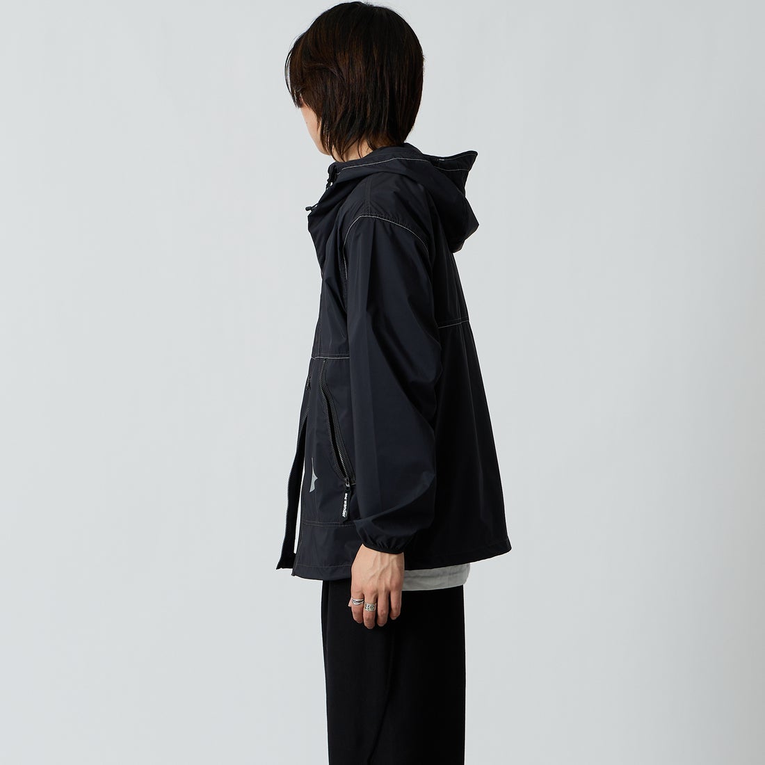 and wander [アンドワンダー] PERTEX ウィンドジャケット [5746921016] BLACK &&モデル身長：177cm 着用サイズ：M&&