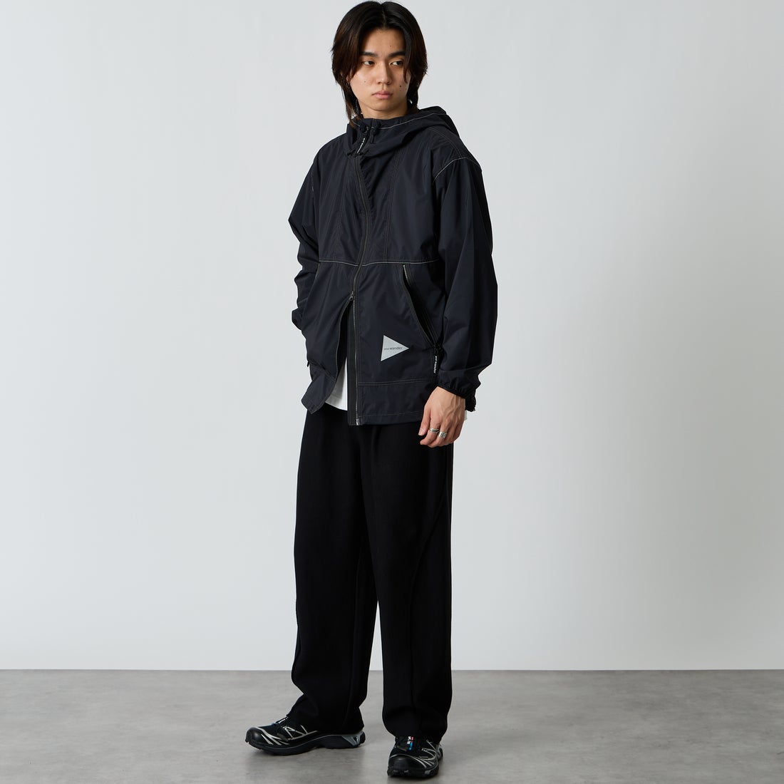 and wander [アンドワンダー] PERTEX ウィンドジャケット [5746921016] BLACK &&モデル身長：177cm 着用サイズ：M&&