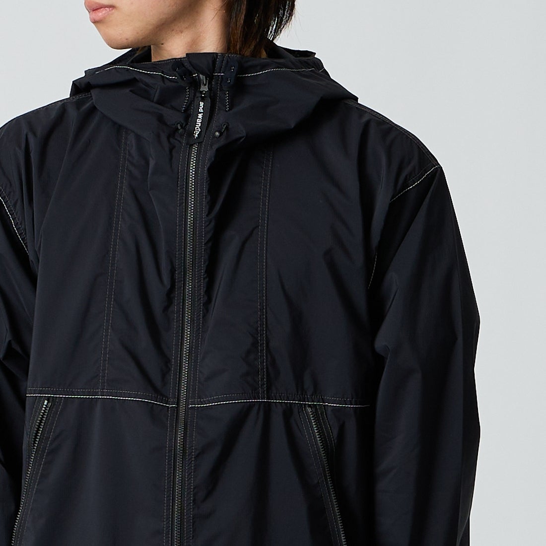 and wander [アンドワンダー] PERTEX ウィンドジャケット [5746921016] BLACK &&モデル身長：177cm 着用サイズ：M&&