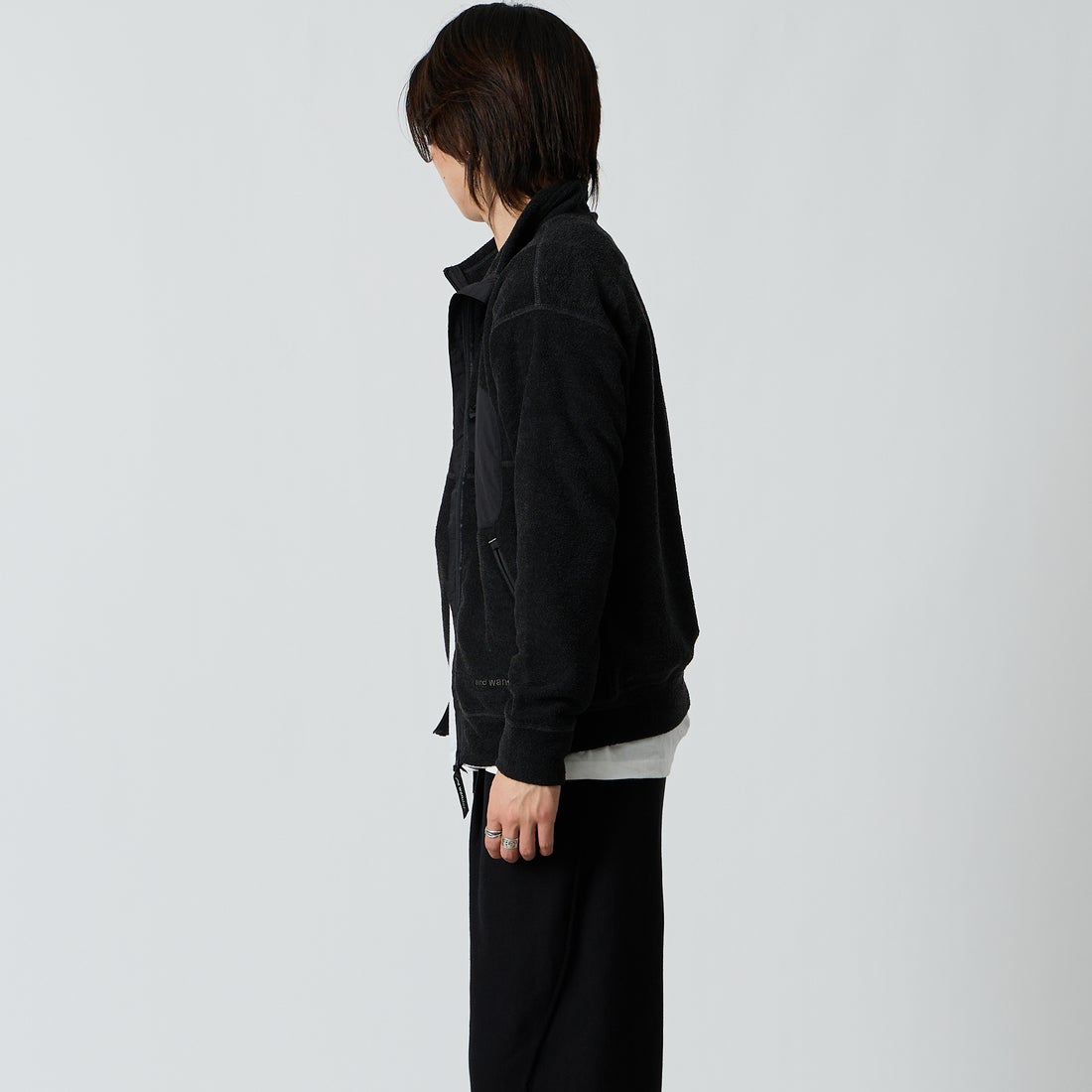 and wander [アンドワンダー] PEウォームパイル スタンドカラージップジャケット [5746284082] BLACK &&モデル身長：177cm 着用サイズ：M&&