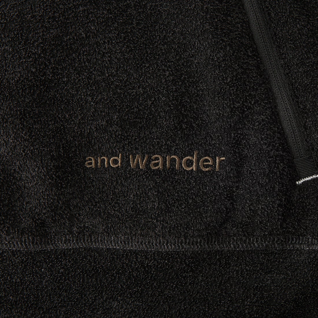 and wander [アンドワンダー] PEウォームパイル スタンドカラージップジャケット [5746284082] BLACK