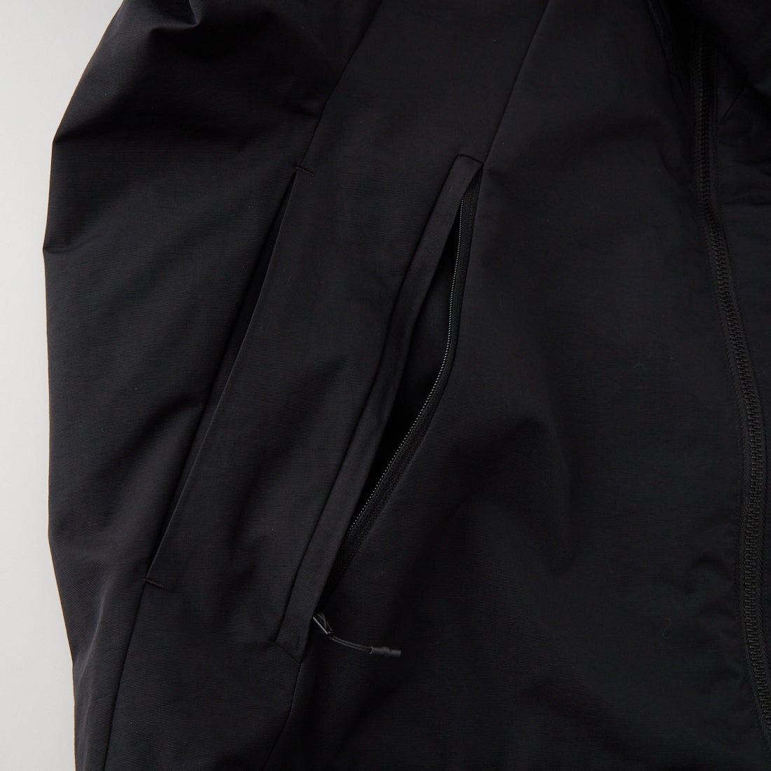 White Mountaineering [ホワイトマウンテニアリング] ウィンドストッパーラグランブルゾン [WM2673214] BLACK