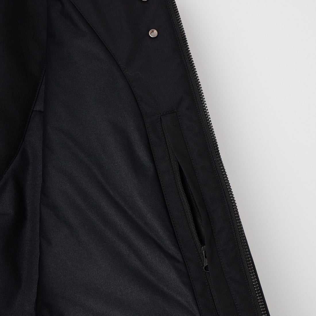 White Mountaineering [ホワイトマウンテニアリング] ウィンドストッパーラグランブルゾン [WM2673214] BLACK