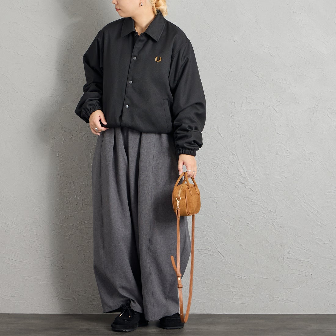 FRED PERRY [フレッドペリー] 別注 パデッドボタン 中綿ジャケット [FPM-26A-003JF] BLACK/DARK &&モデル身長：156cm 着用サイズ：S&&