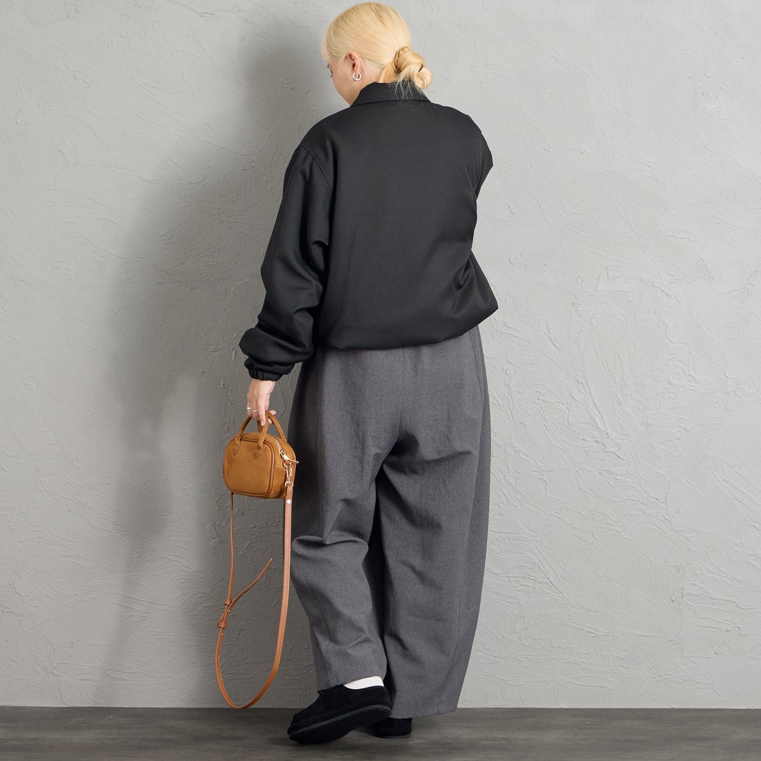 FRED PERRY [フレッドペリー] 別注 パデッドボタン 中綿ジャケット [FPM-26A-003JF] BLACK/DARK &&モデル身長：156cm 着用サイズ：S&&