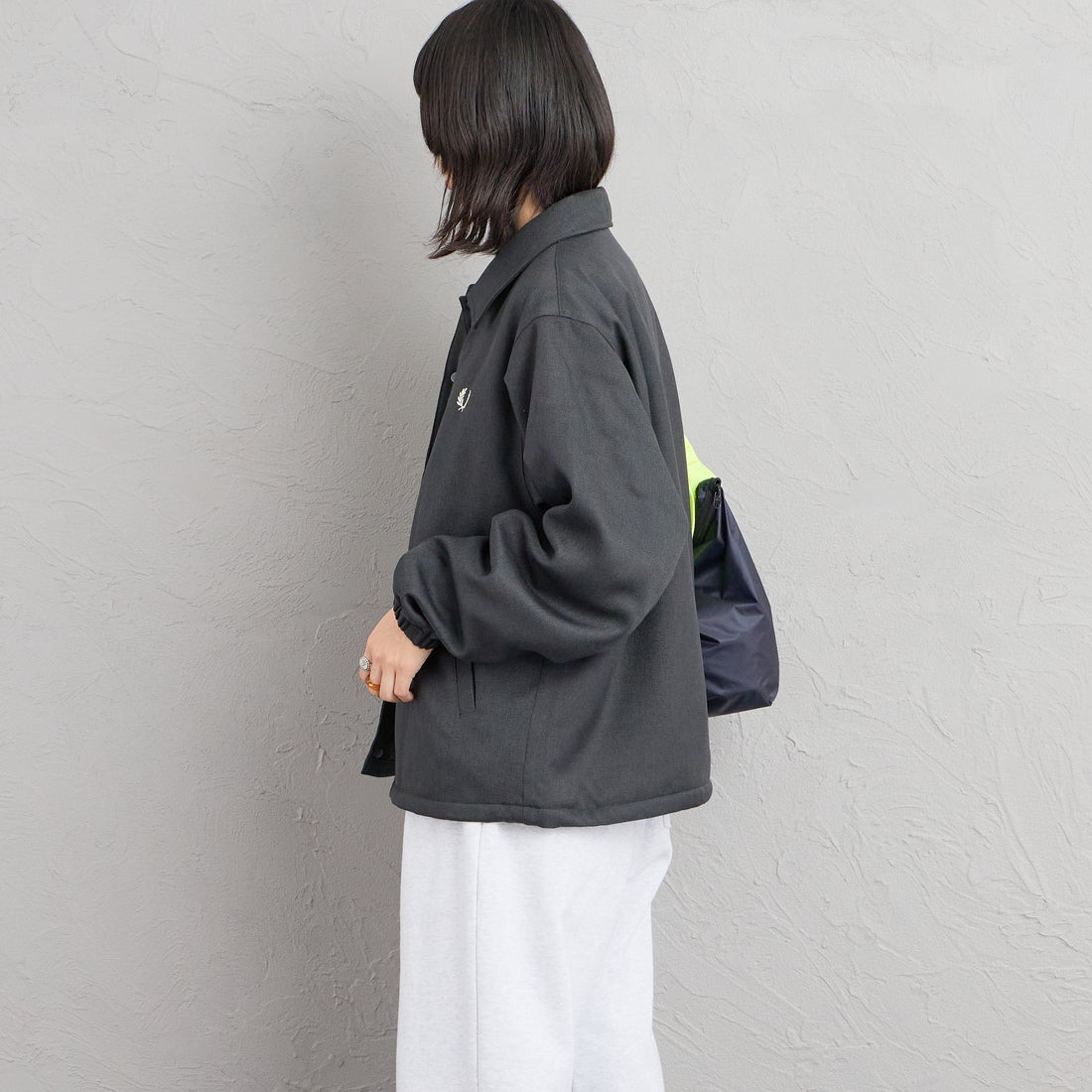 FRED PERRY [フレッドペリー] 別注 パデッドボタン 中綿ジャケット [FPM-26A-003JF] CHACOAL MA &&モデル身長：162cm 着用サイズ：S&&