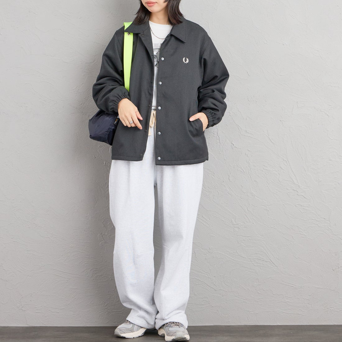 FRED PERRY [フレッドペリー] 別注 パデッドボタン 中綿ジャケット [FPM-26A-003JF] CHACOAL MA &&モデル身長：162cm 着用サイズ：S&&