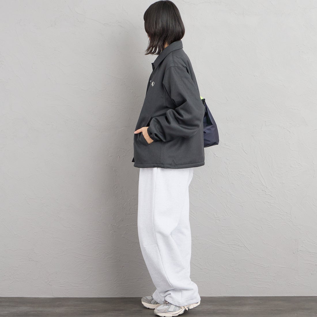 FRED PERRY [フレッドペリー] 別注 パデッドボタン 中綿ジャケット [FPM-26A-003JF] CHACOAL MA &&モデル身長：162cm 着用サイズ：S&&