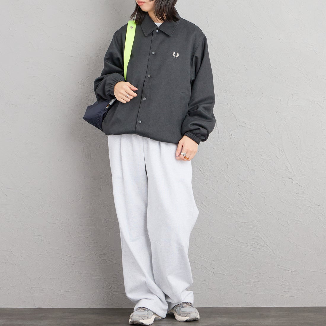FRED PERRY [フレッドペリー] 別注 パデッドボタン 中綿ジャケット [FPM-26A-003JF] CHACOAL MA &&モデル身長：162cm 着用サイズ：S&&
