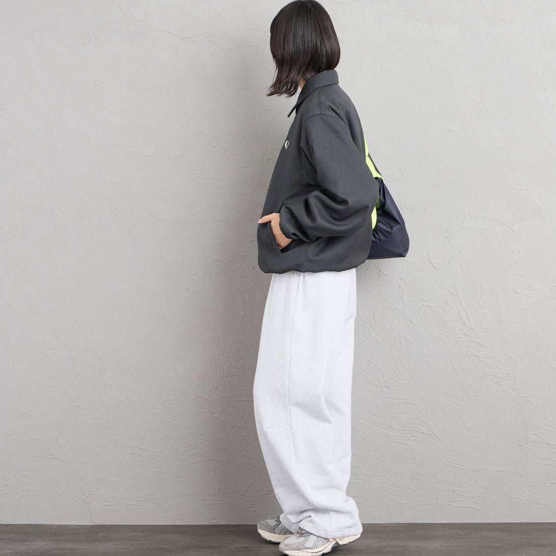 FRED PERRY [フレッドペリー] 別注 パデッドボタン 中綿ジャケット [FPM-26A-003JF] CHACOAL MA &&モデル身長：162cm 着用サイズ：S&&