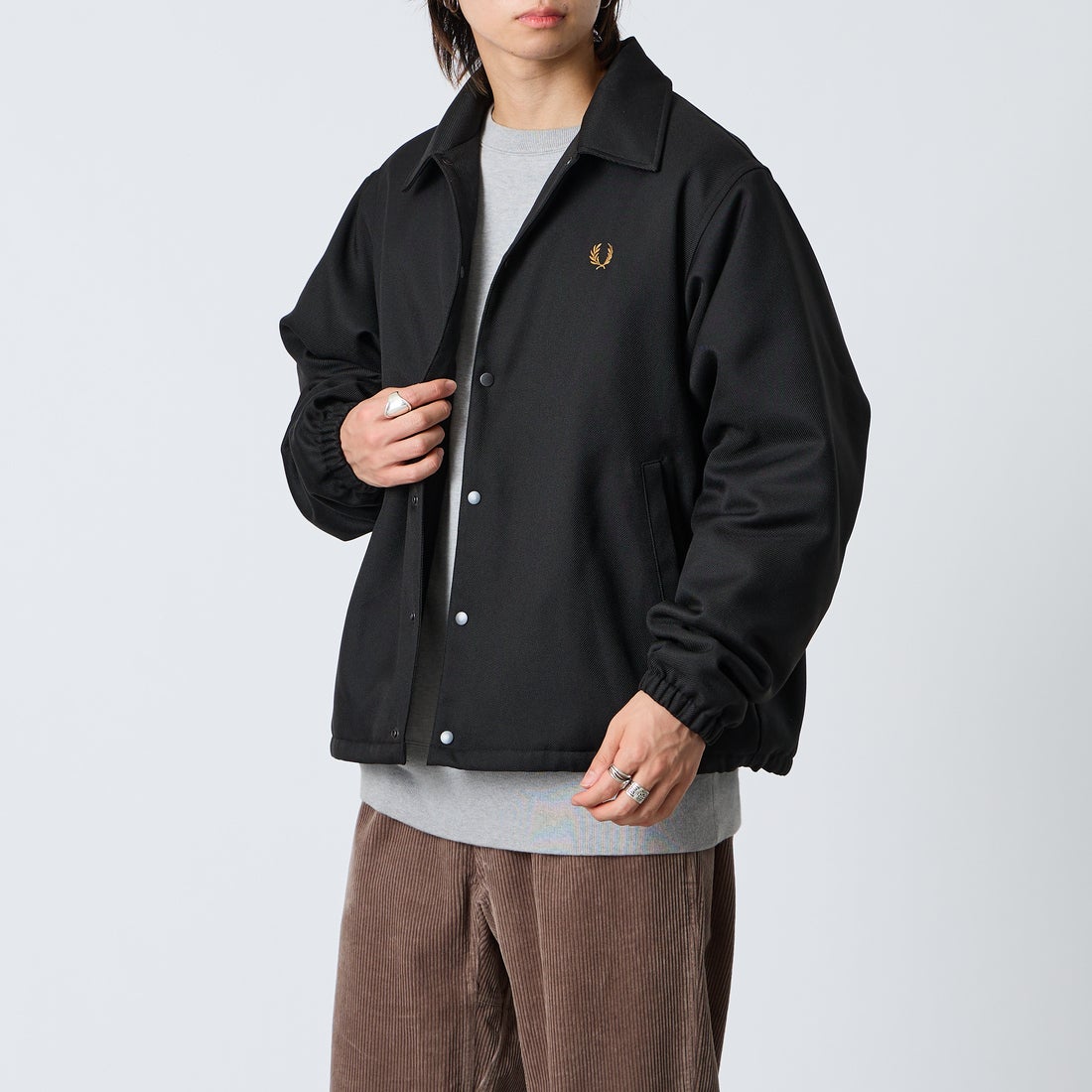 FRED PERRY [フレッドペリー] 別注 パデッドボタン 中綿ジャケット [FPM-26A-003JF] BLACK/DARK &&モデル身長：177cm 着用サイズ：L&&