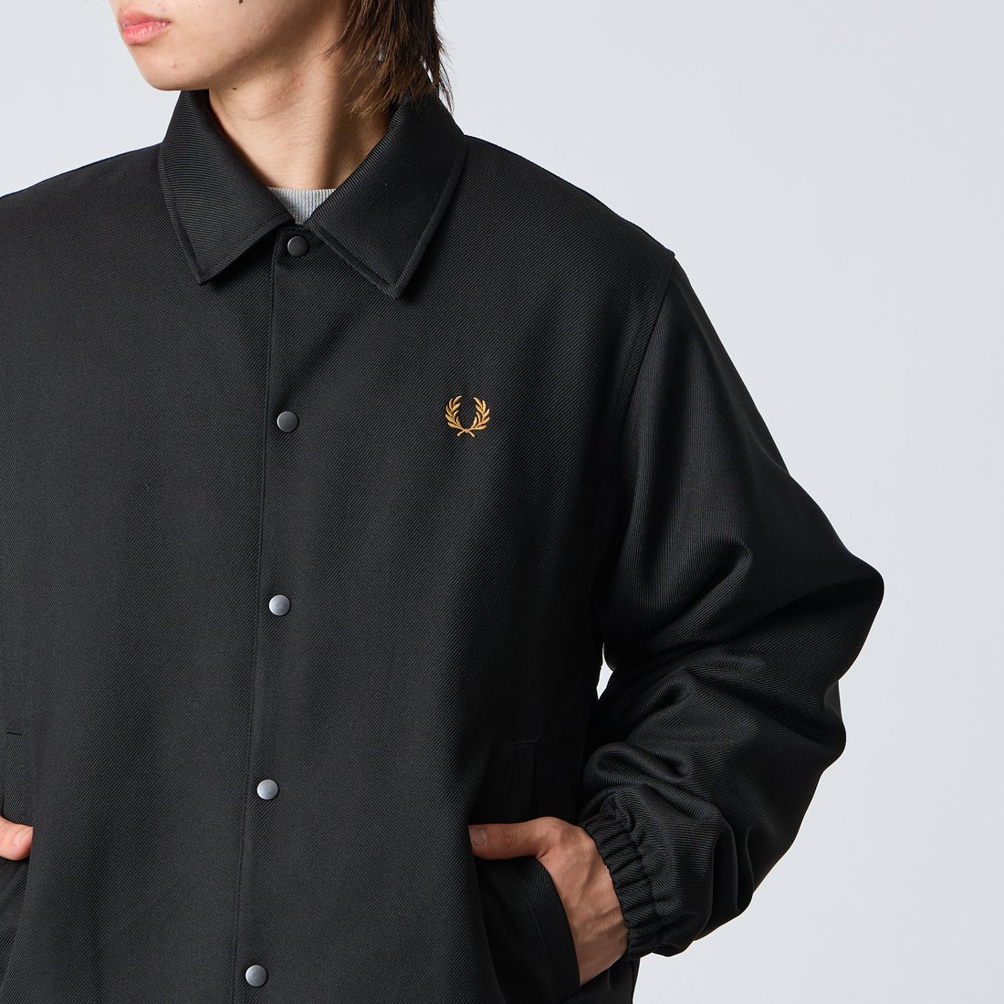 FRED PERRY [フレッドペリー] 別注 パデッドボタン 中綿ジャケット [FPM-26A-003JF] BLACK/DARK &&モデル身長：177cm 着用サイズ：L&&