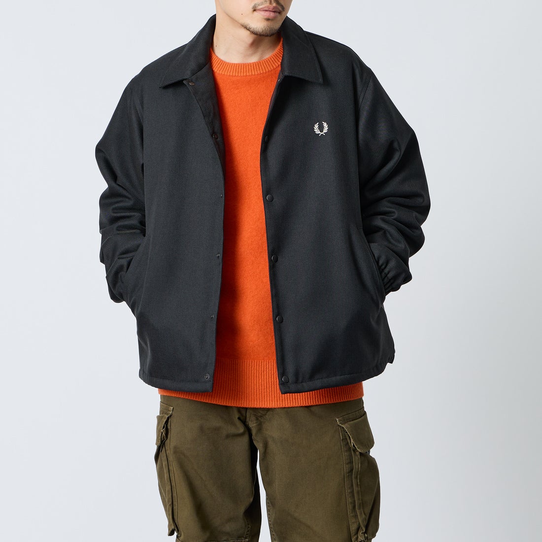 FRED PERRY [フレッドペリー] 別注 パデッドボタン 中綿ジャケット [FPM-26A-003JF] CHACOAL MA &&モデル身長：168cm 着用サイズ：L&&