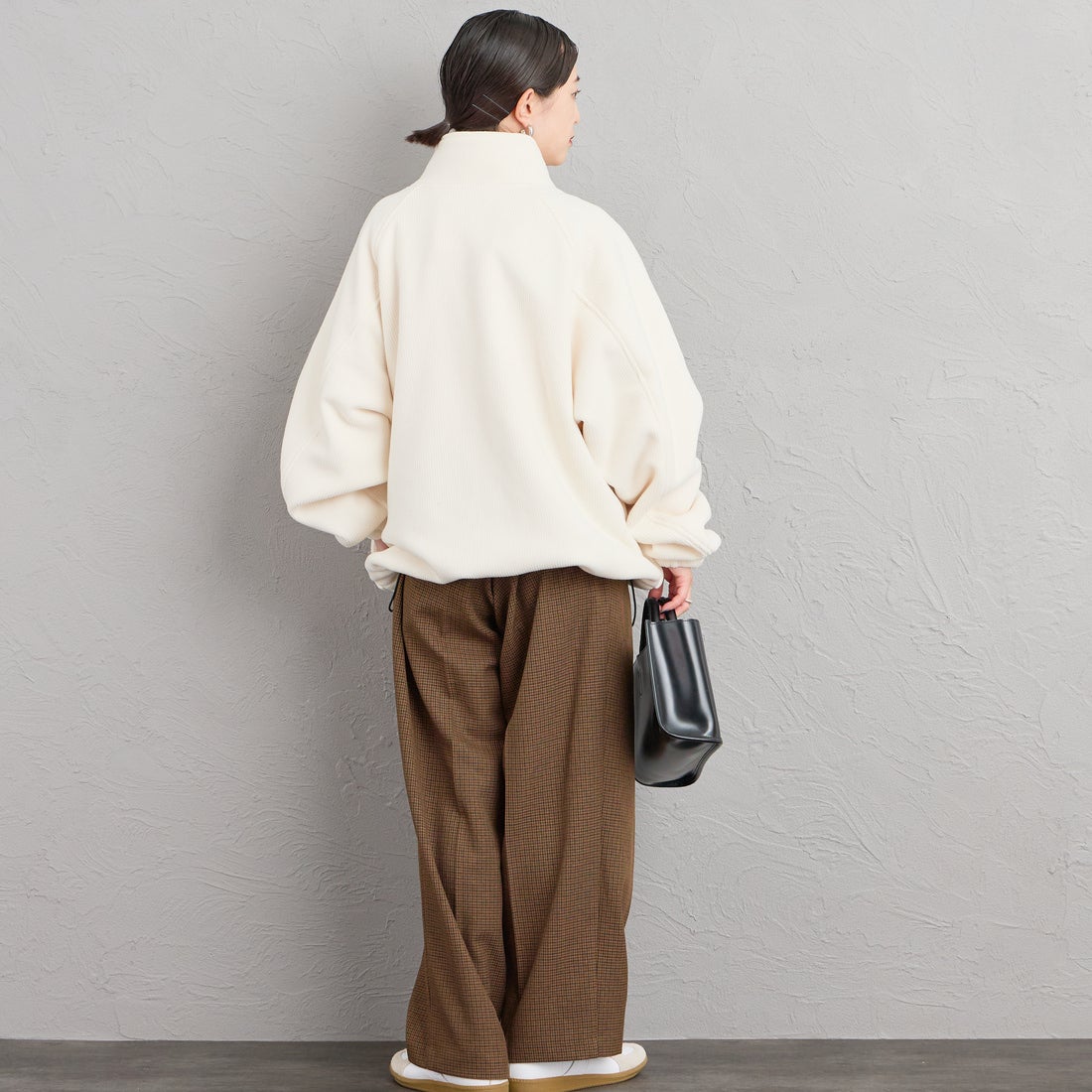 FRED PERRY [フレッドペリー] 別注 コード フリースジャケット [FPM-26A-005JF] ECRU/NIGHT &&モデル身長：150cm 着用サイズ：S&&
